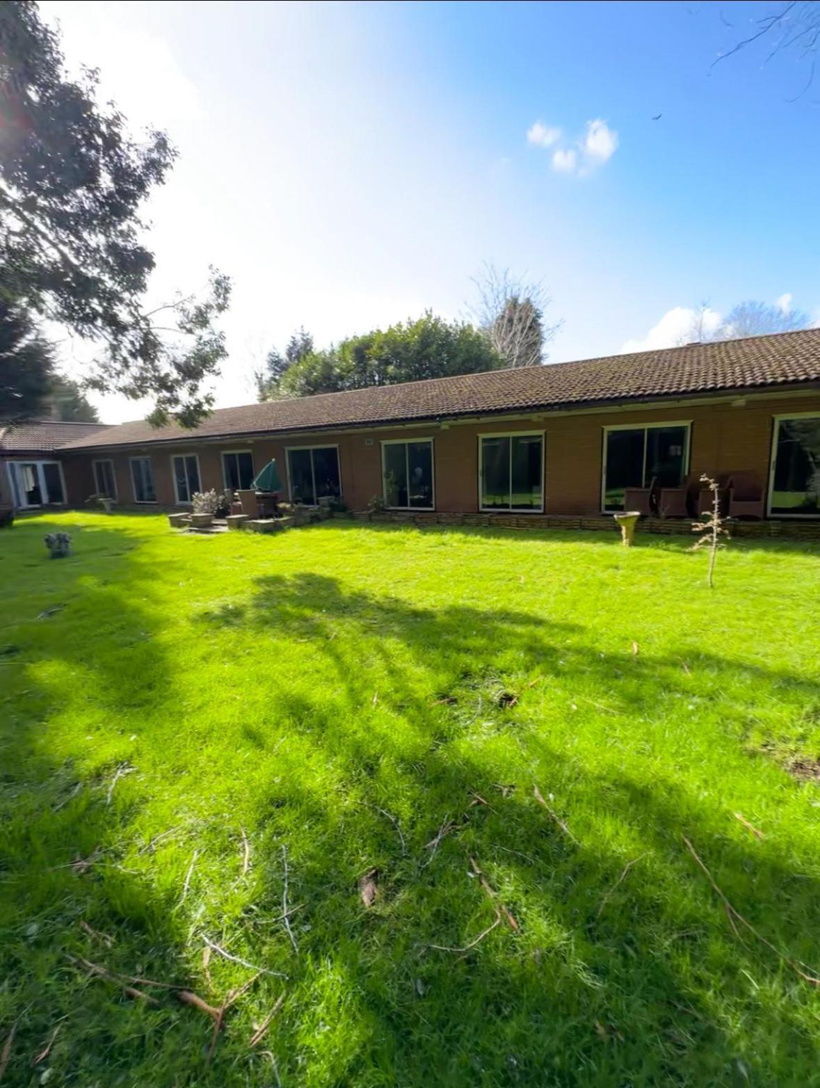 Selborne Studios Off Road Gated Parking Coventry Exterior photo