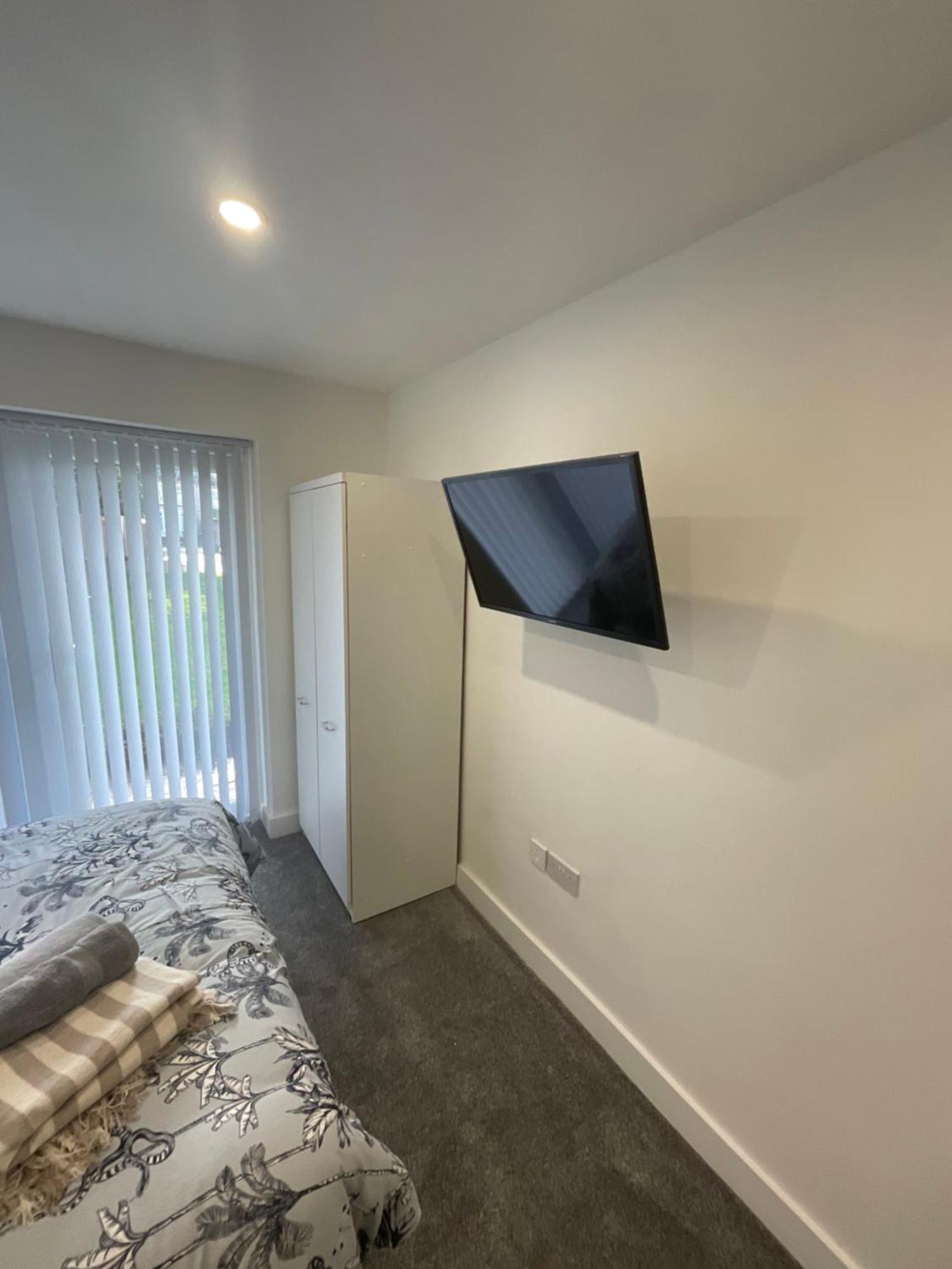 Selborne Studios Off Road Gated Parking Coventry Exterior photo