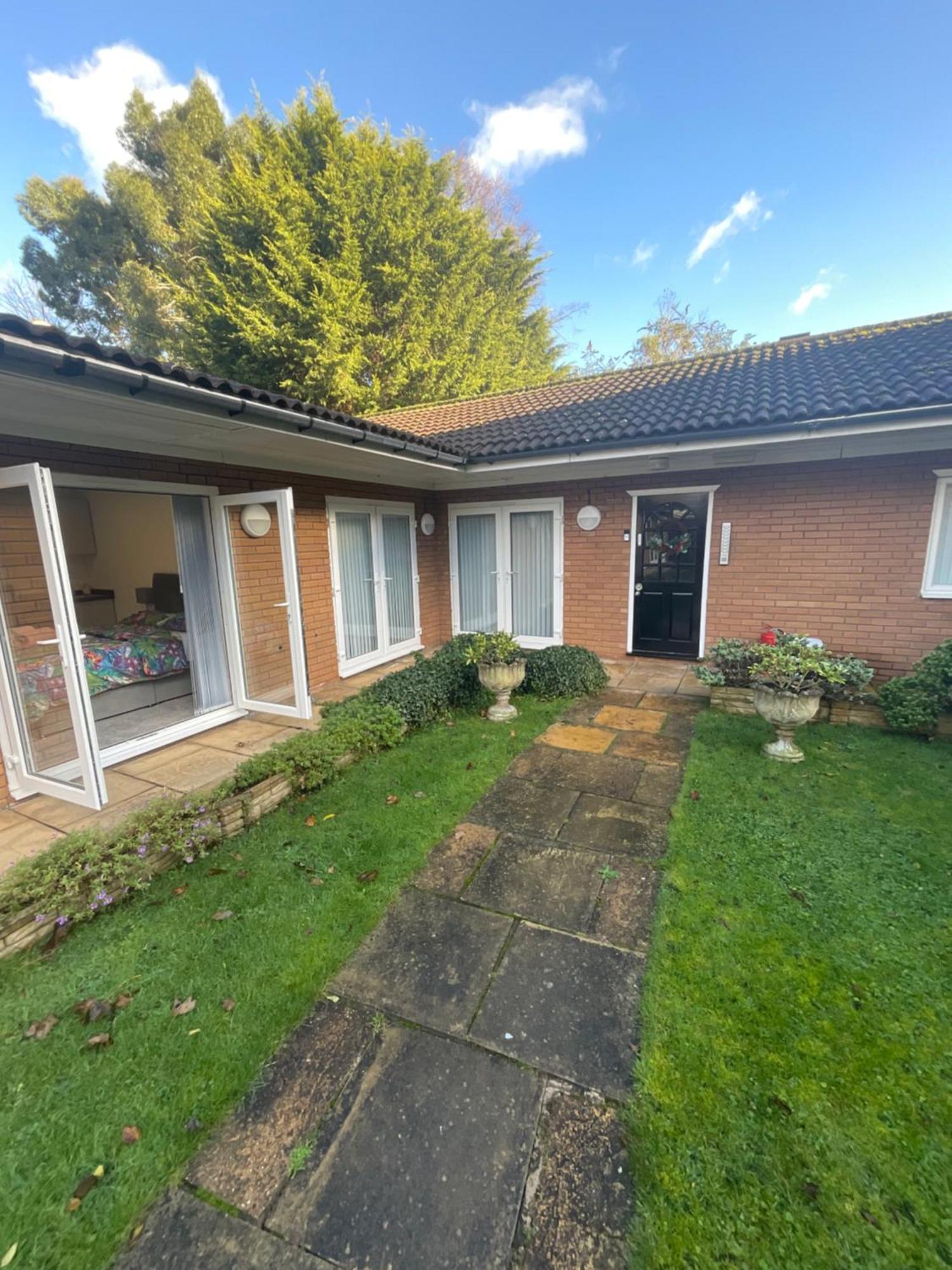 Selborne Studios Off Road Gated Parking Coventry Exterior photo